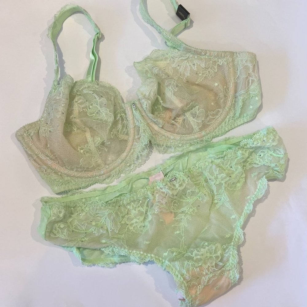 34DD, M NWT Victoria's Secret Dream Fantasy Set Unlined Bra, M Hip Hugger Panty